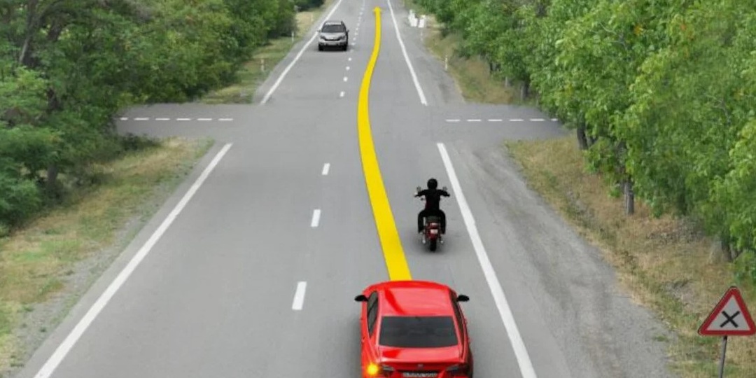 Можно ли совершить обгон на перекрёстке, если едешь по главной дороге. Всё, что нужно знать водителю