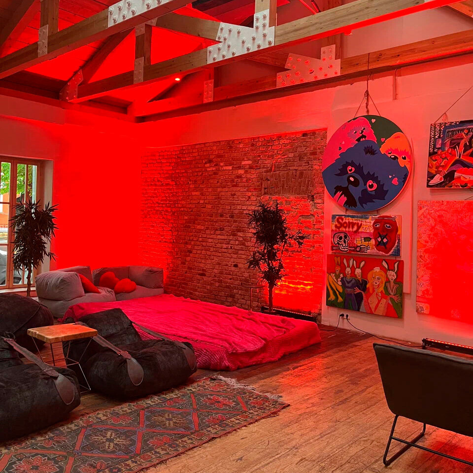 В таких красивых интерьерах проходят такие разные события — от бранчей и винных дегустаций до вечернего джаза и DJ-сетов до утра. Фото: Дмитрий Денисов / Яндекс Карты