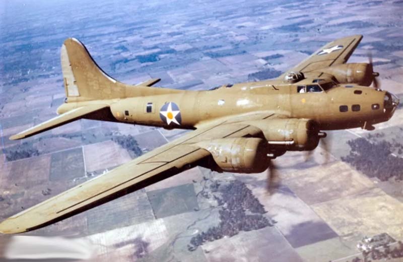 Американский бобардировщик Б-17 "Летающая крепость"