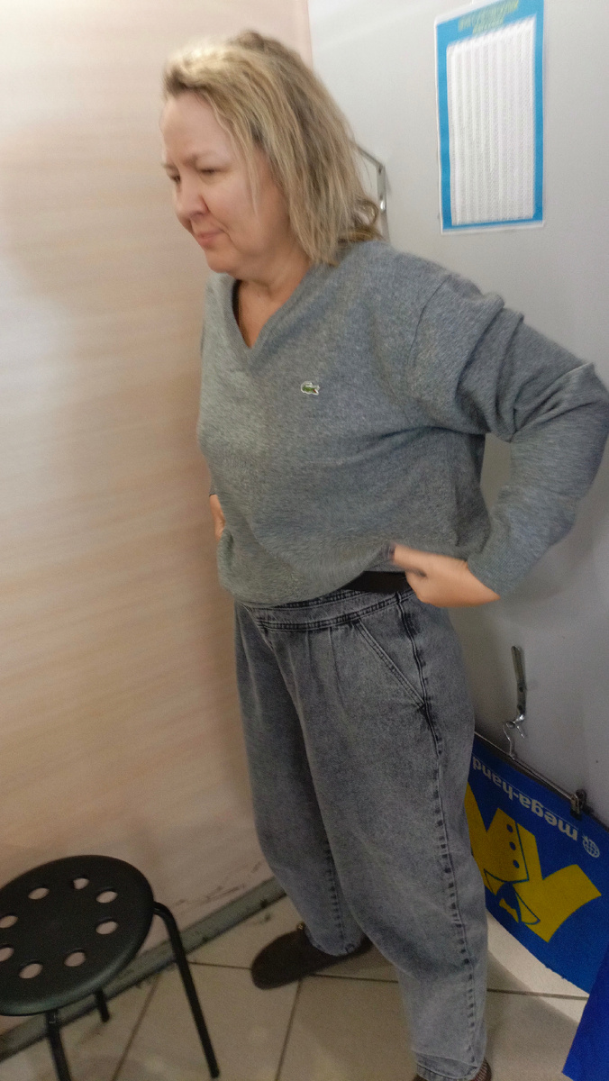 Джинсы - мои. Раньше покупались в Мегахенде.