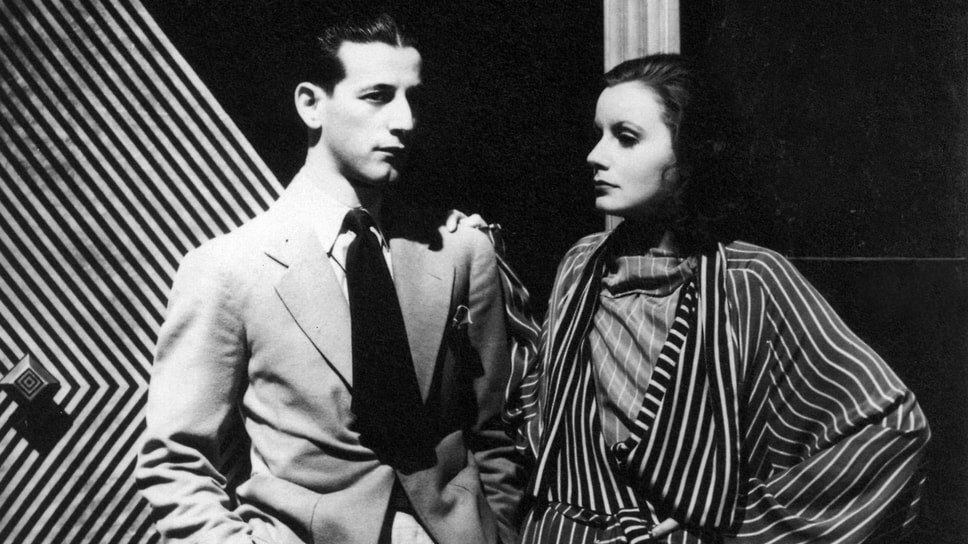     Глава киностудии MGM Луис Майер пригласил Стиллера и Гарбо в Голливуд, где актрису стали называть «крестьянкой из Европы». В 1926 году она снялась в фильме «Плоть и дьявол». Партнером Гарбо по картине стал Джон Гилберт (на фото), с которым у актрисы начался роман.