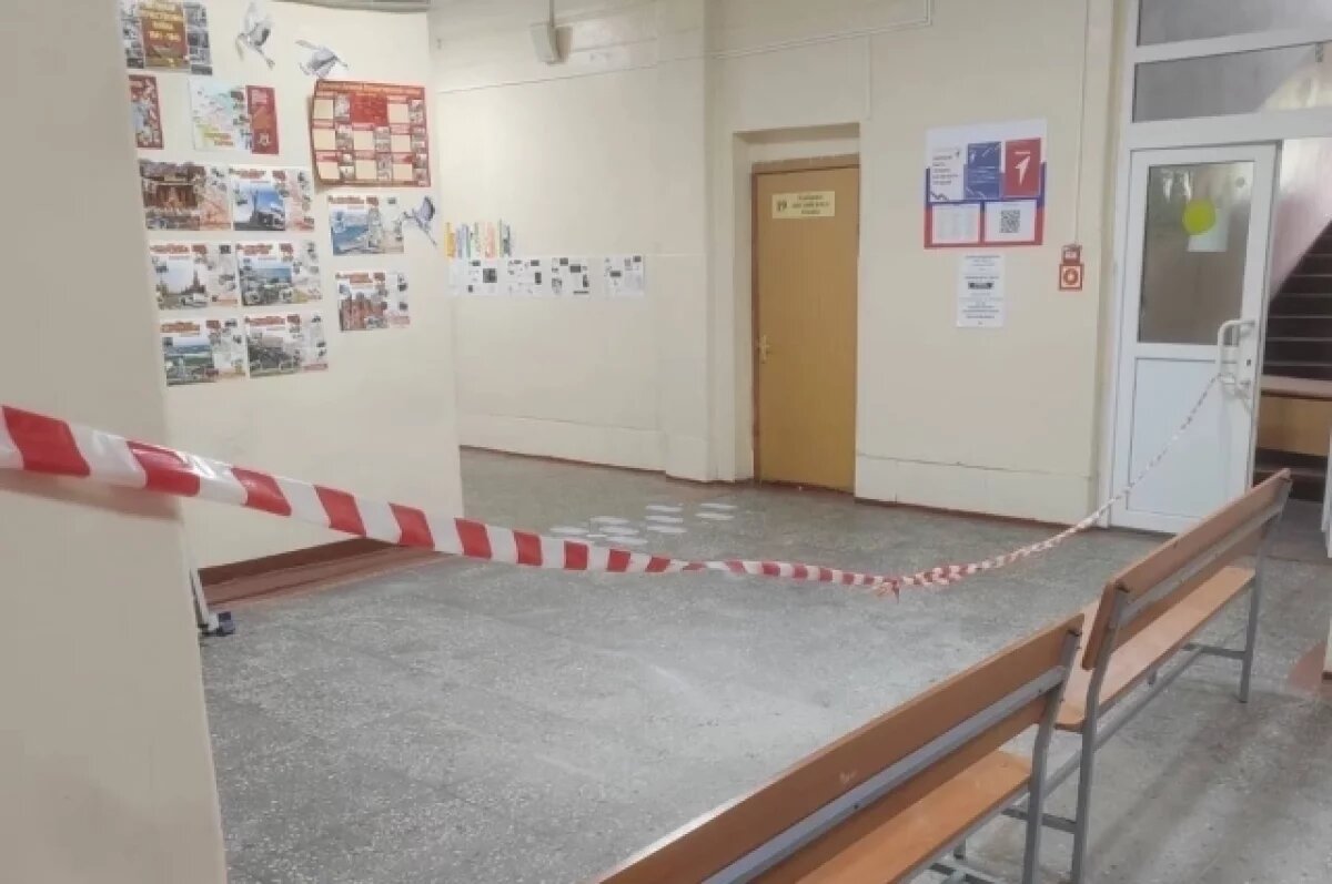    Площадка ремонта ограждена