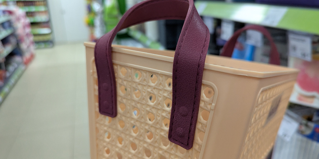 Взяла в "Фикс Прайс" корзину и пошла по рядам присматриваться к товарам