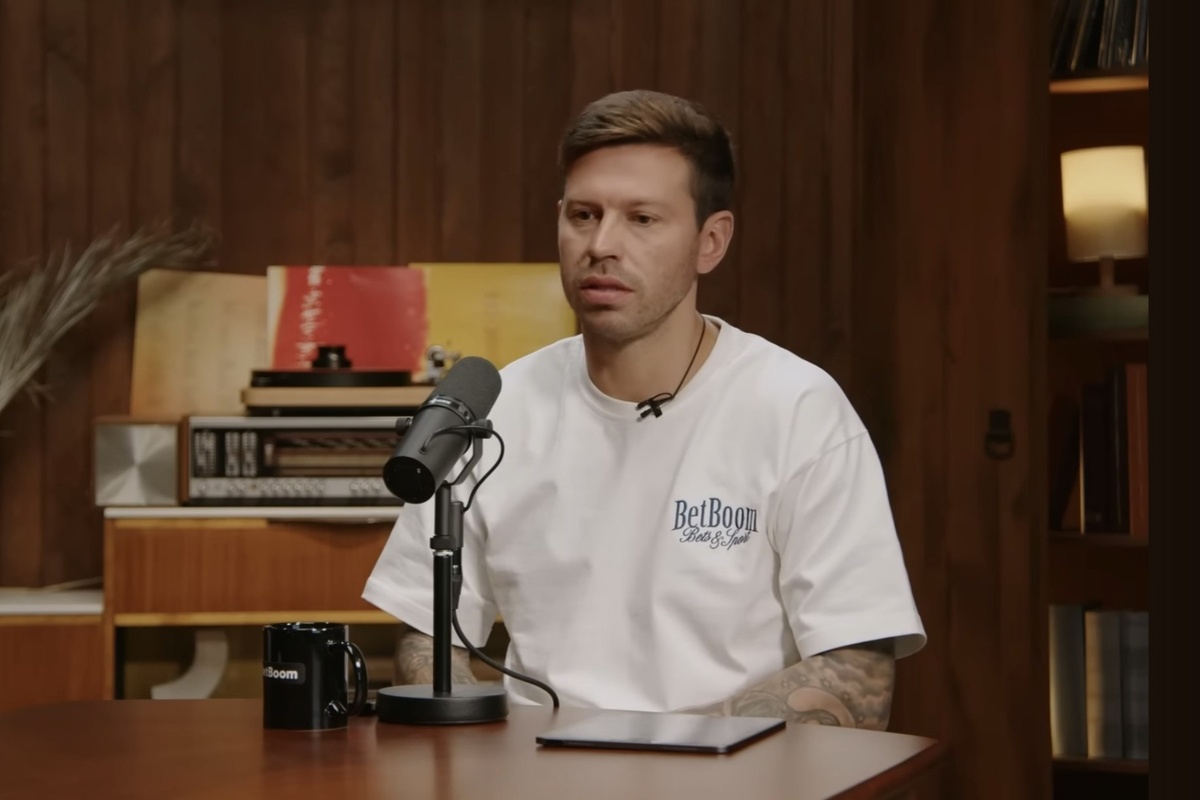 Сам 35-летний игрок комментариев по этому поводу не давал. Фото: скриншот видео "SMOL FM special" на YouTube