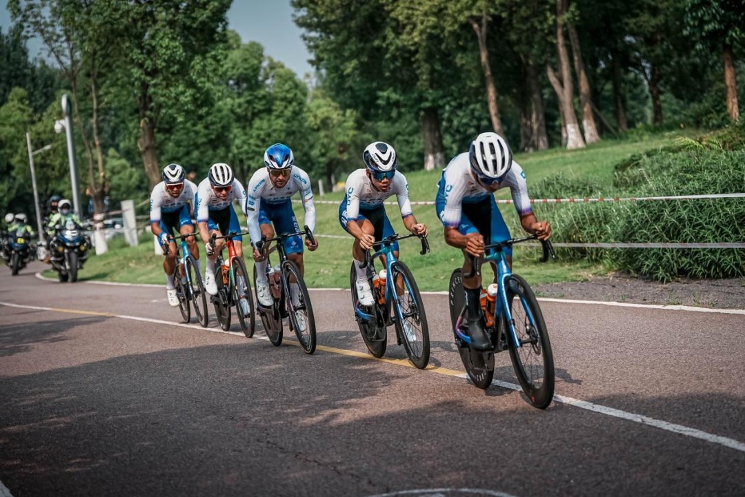 Представители команды Chengdu DYC Continental Team (июнь 2025)