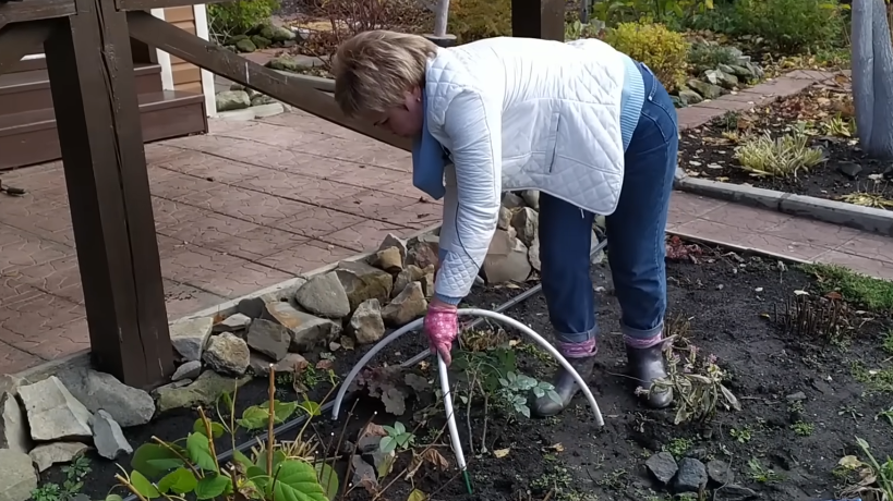 Каркас устанавливаю в середине октября, до наступления морозов