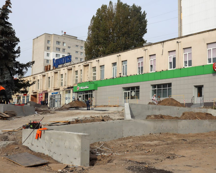     В Курске продолжается благоустройство территории у ТЦ «Куряночка»