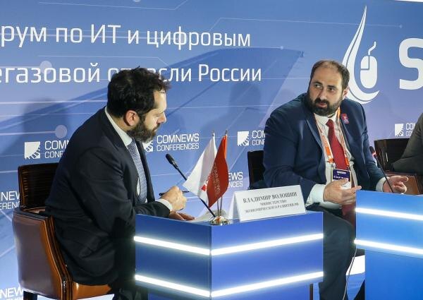 Зам­ми­нис­тра энер­ге­тики Рос­сии Эдуард Ше­ремет­цев (на фо­то спра­ва) под­твер­дил ди­рек­то­ру Де­пар­та­мен­та раз­ви­тия циф­ро­вой эко­номи­ки Ми­нэко­ном­раз­ви­тия РФ Вла­дими­ру Во­лоши­ну го­тов­ность вклю­чить­ся в ра­боту по ус­та­нов­ле­нию ЭПР для соз­да­ния циф­ро­вого двой­ни­ка от­рас­ли (фо­то ComNews)