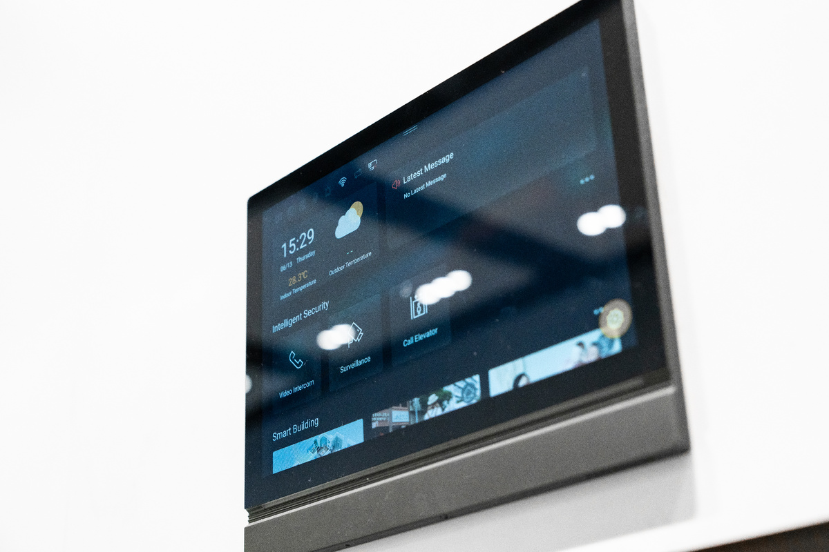 На фото: сенсорная панель управления системой «умный дом» Z10 A-IS03 от бренда GVS