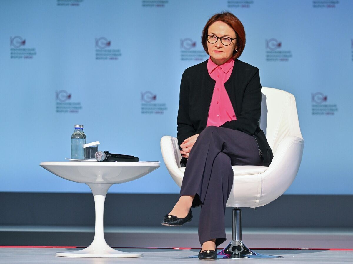    Председатель Банка России Эльвира Набиуллина на пленарном заседании "Финансовая система: вызовы и задачи" в рамках X Московского финансового форума© РИА Новости / Илья Питалев