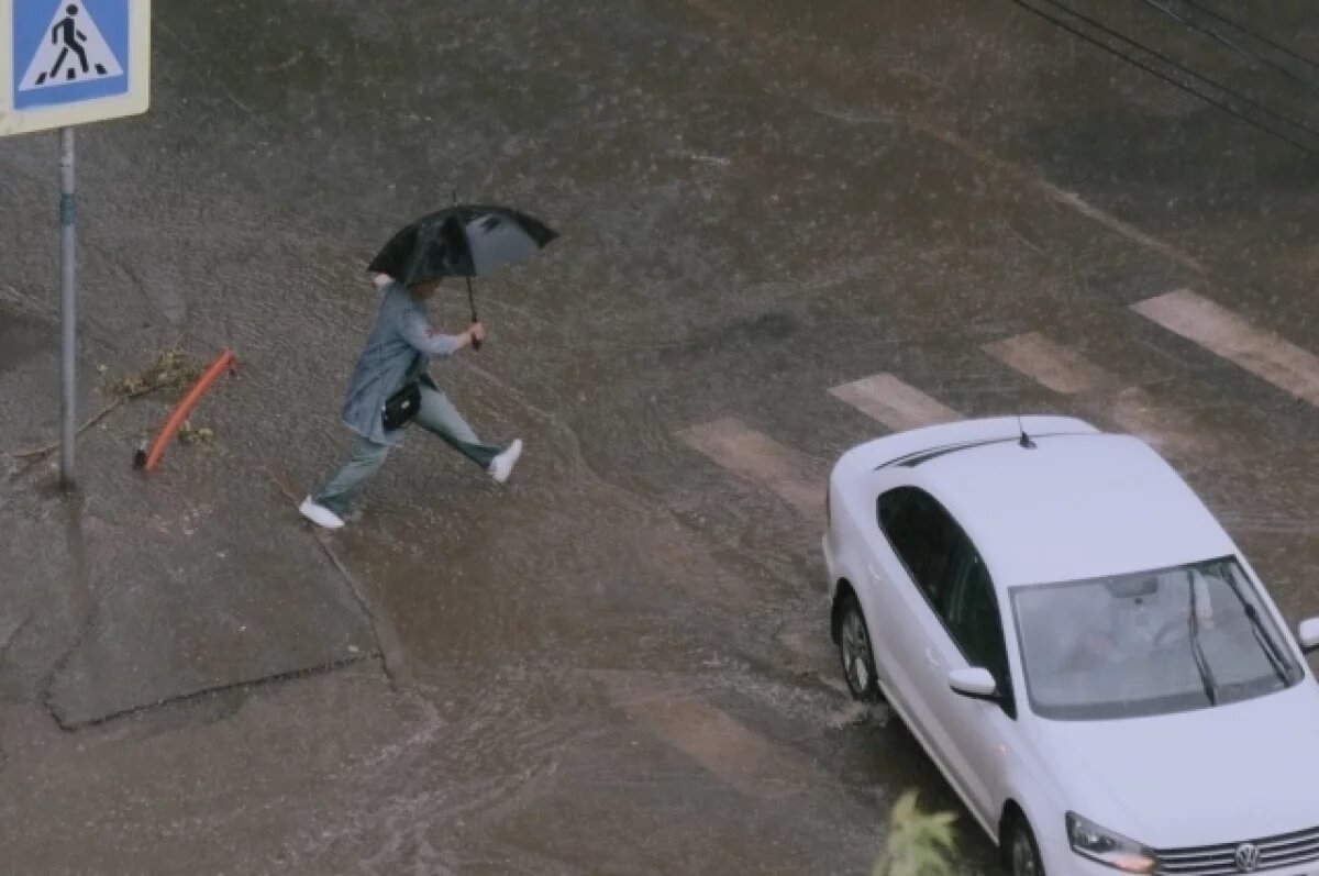    Крымчане добираются до работы сквозь ливни и шторм