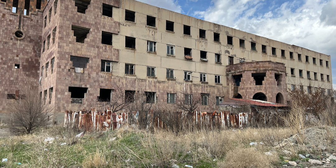 Самый большой город-призрак СССР – Ленинакан. Как выживают люди после землетрясения?