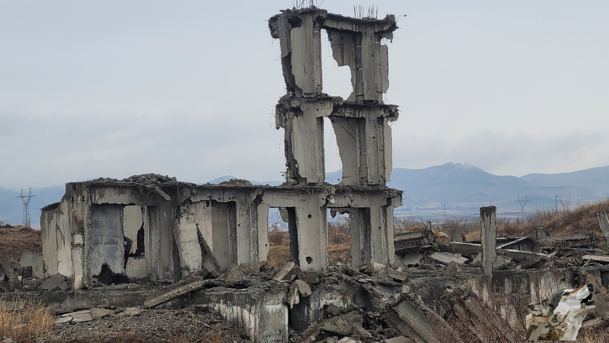 Разрушенное здание 