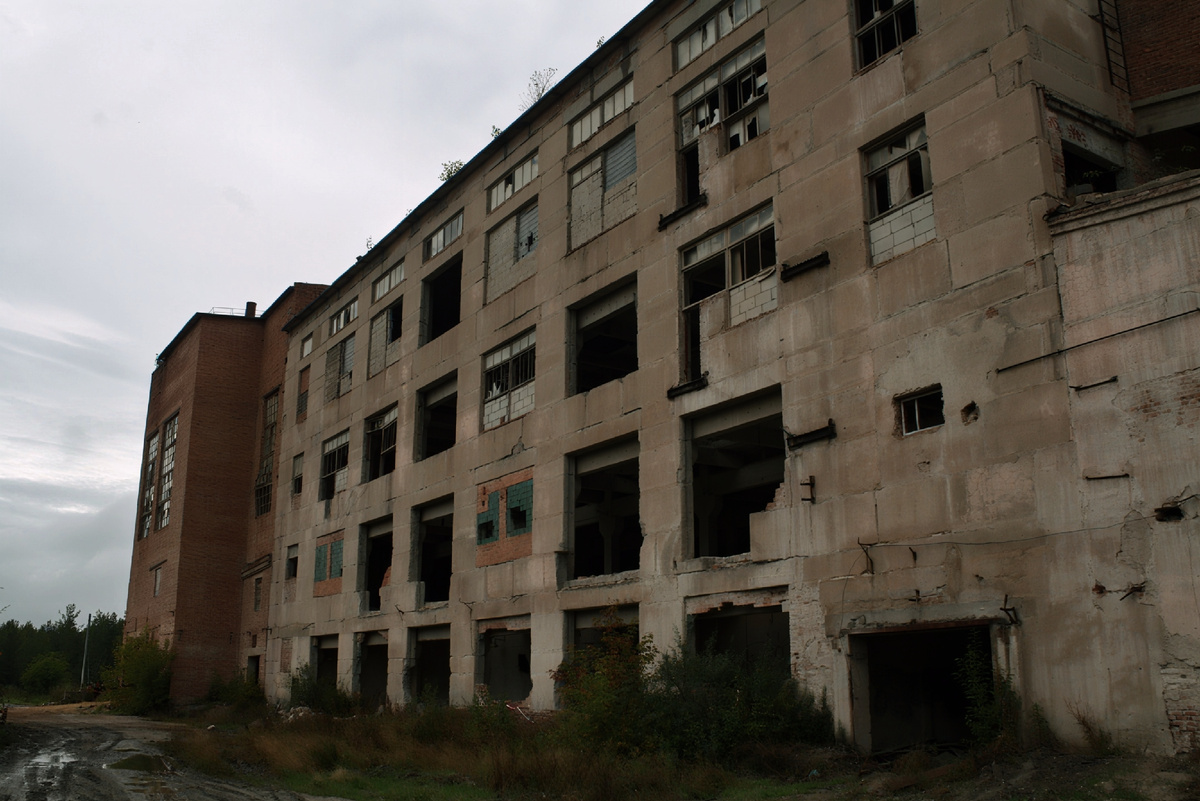 Фото автора. Заброшенный тальковый комбинат.