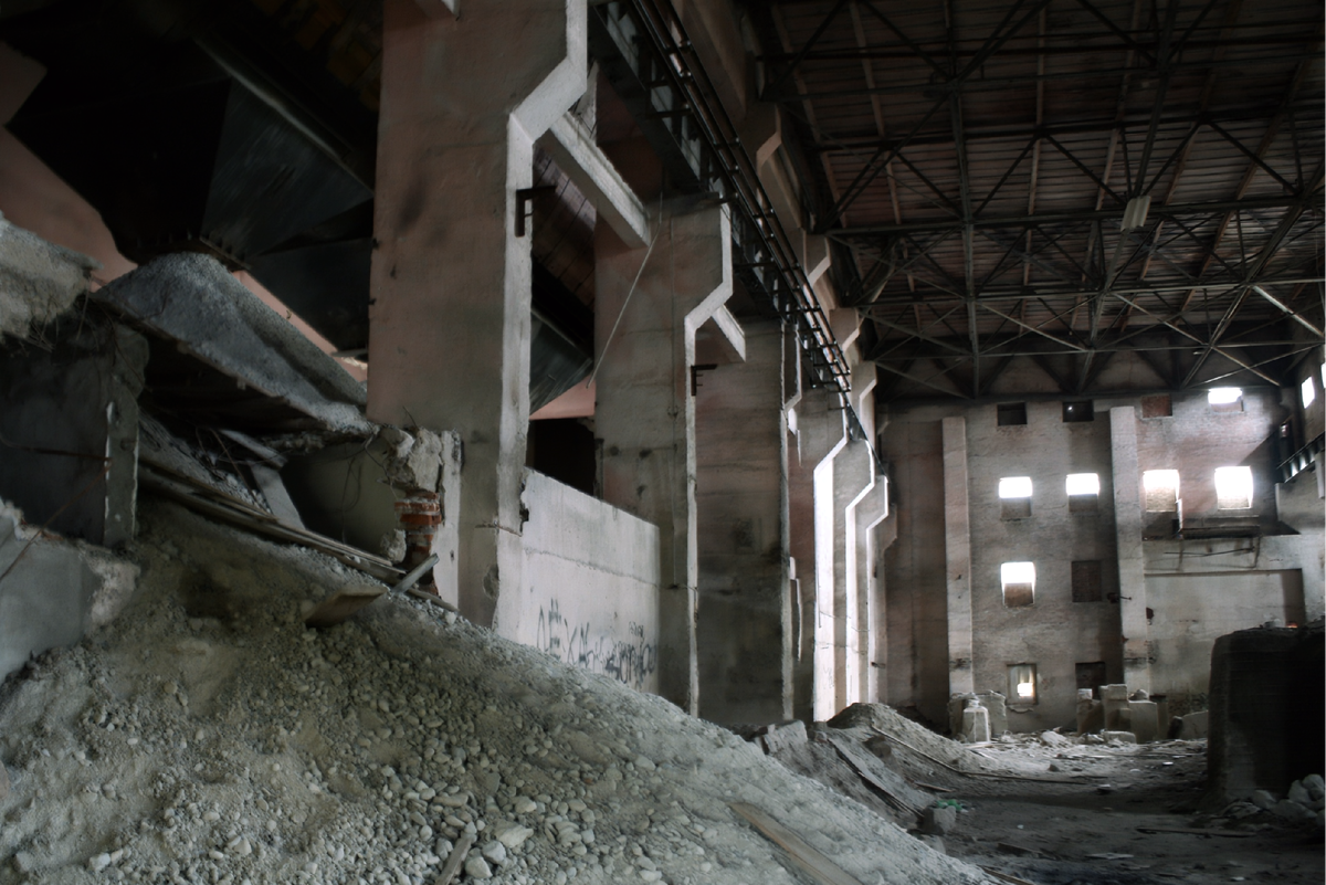 Фото автора. Заброшенный тальковый комбинат.