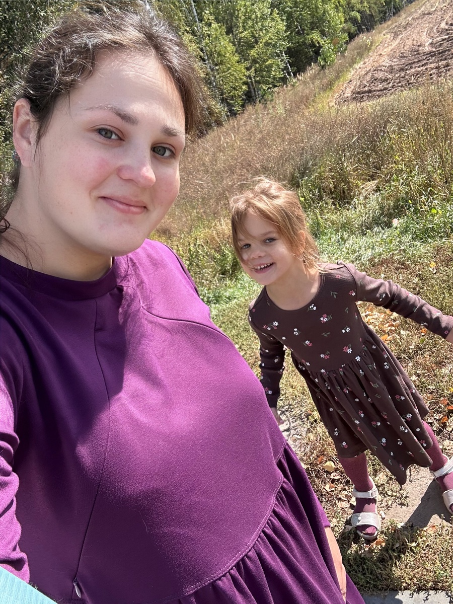 Из недавней поездки. Разминали ножки где-то в поле.