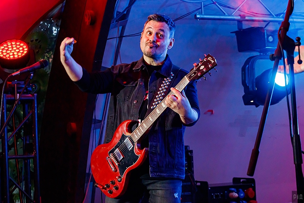 Олег Иваненко на концерте Тайм Аута. Фото Петра Данилова (официальное сообщество Тайм Аута Вконтакте).