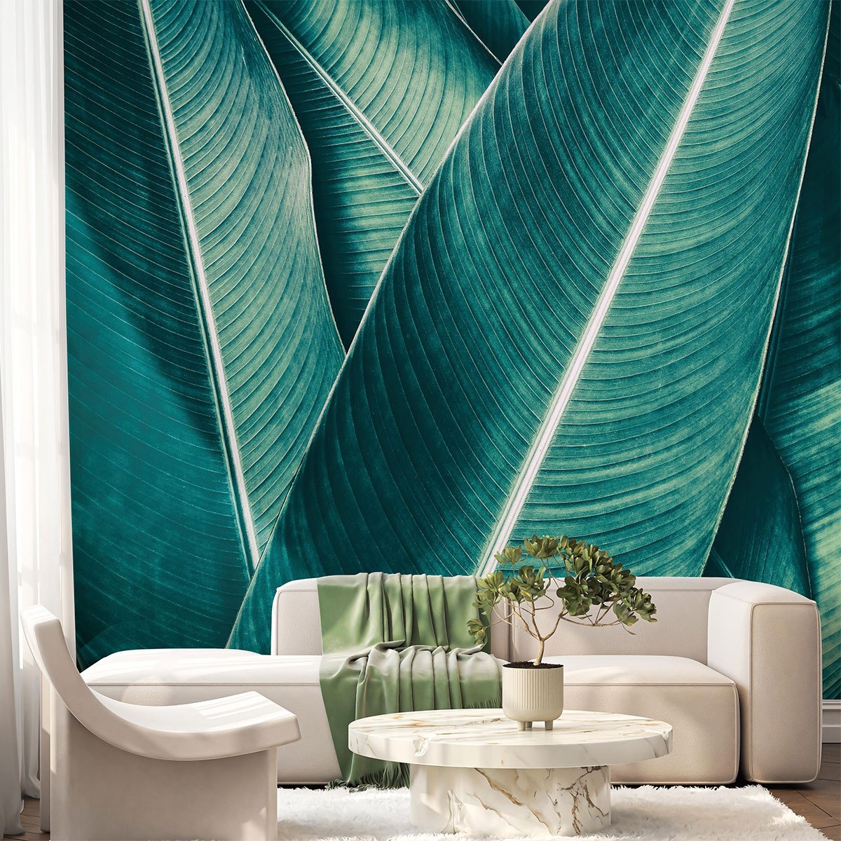 Пример интеграции текстиля в интерьер гостиной. Плед подобран под цвет растительного декора, в сочетании с флизелиновыми фотообоями VEROL. Артикул на WB: 263017238.