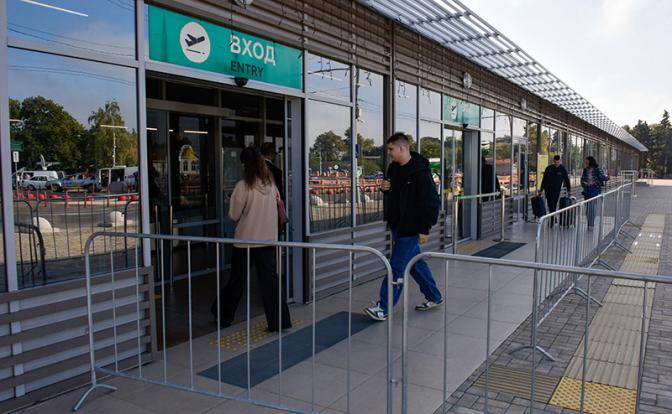"40 тысяч за билет из Москвы? Да я лучше в Шанхай слетаю!". Краснодар открыл аэропорт, но с такими "нелетными" ценами - желающих немного