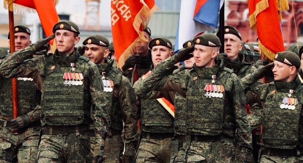 БОГИ ИЛИ МУЖЧИНЫ?