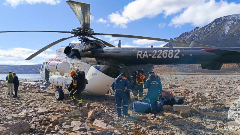     Спасатели вытащили тела трех погибших геологов из озера Амудиса. МЧС Забайкальского края