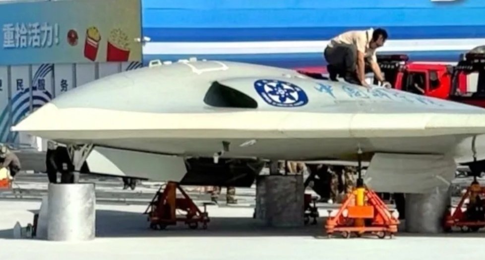    По опубликованным фото видно, что это не макет, а реальный опытный образец