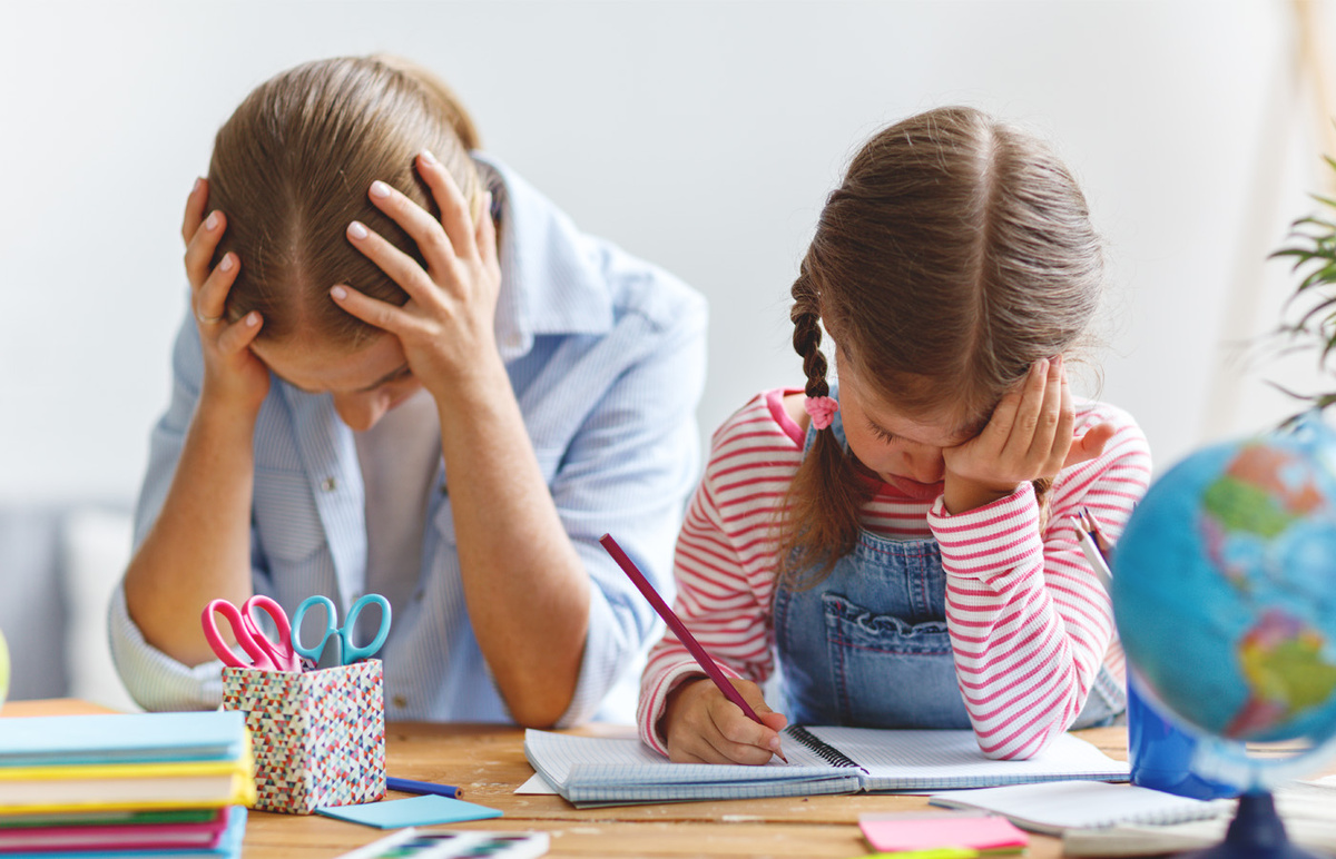 Источник изображения: https://yandex.ru/images/search?from=tabbar&img_url=https%3A%2F%2Fcdn.halktv.com.tr%2Fother%2F2024%2F01%2F19%2Fev-odevi1.jpeg&lr=20728&pos=14&rpt=simage&text=%20неготовность%20ребенка%20к%20школе%20картинка