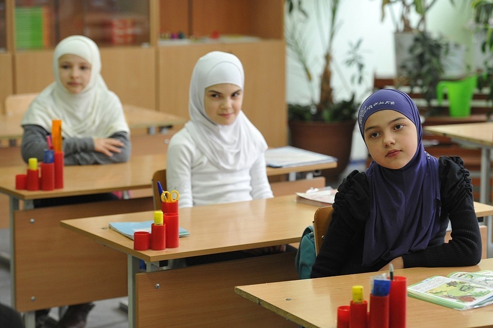    Калужские родители возмутились из-за пришедших на занятия учениц в хиджабах Анатолий ЖДАНОВ