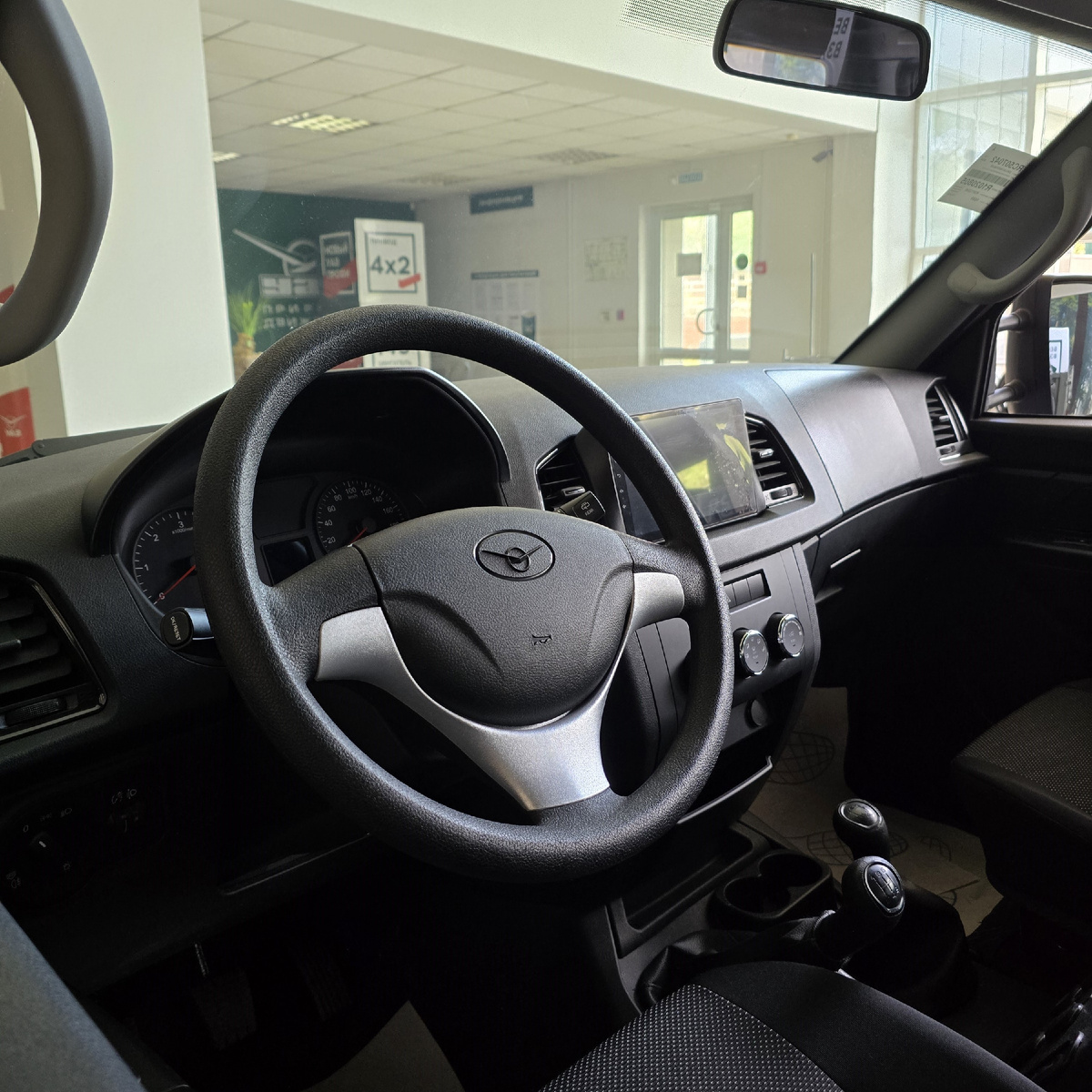 Подушки безопасности так и не вернулись на УАЗ. В машинах 2025 года их тоже нет.