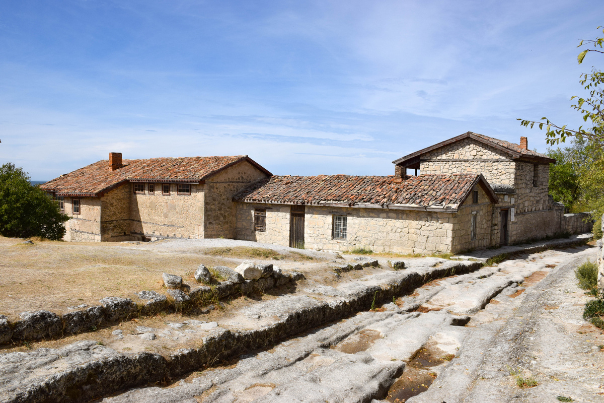 Пещерный город Чуфут-Кале // Туристический портал Республики Крым, Светлана Мальцева