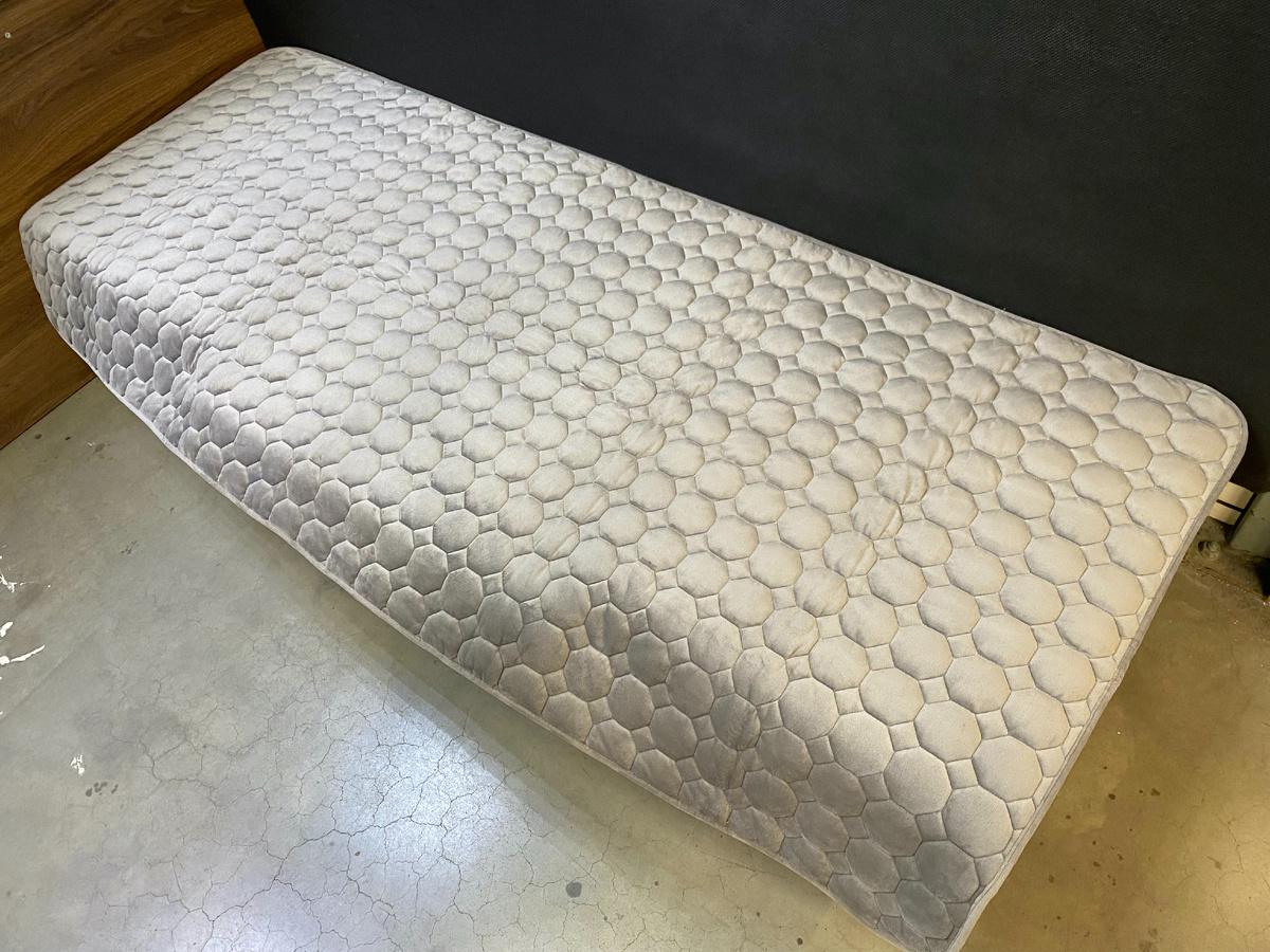 1_Накидка универсальная СПАЛБЕР для спальников грузовиков. Цвет светло-серый соты. Фото СПАЛБЕР.