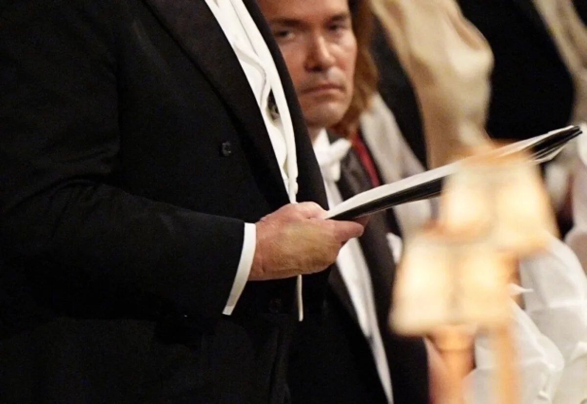    Irish Star: Трамп замаскировал синяки на руках во время визита в Британию