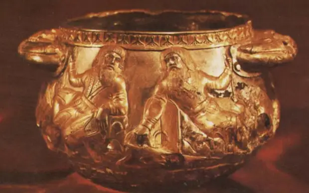 Скифская чаша. IV век до н.э.
