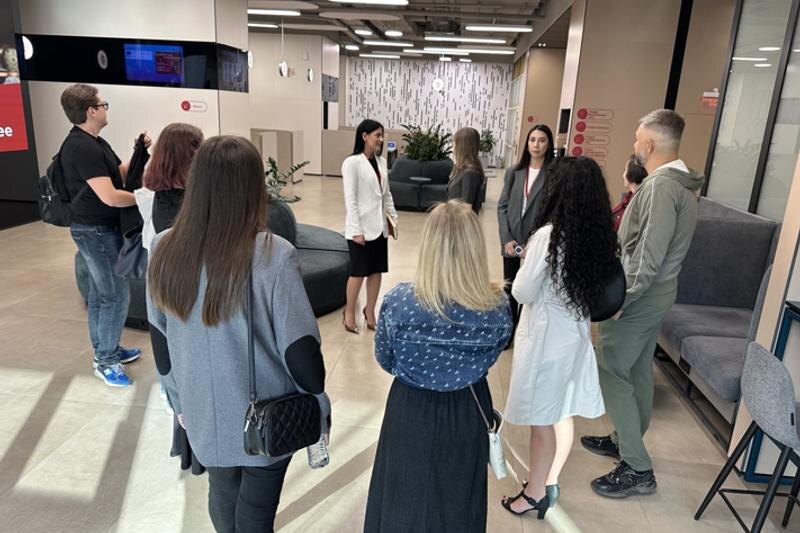    Пресс-служба УБРиР / Экскурсия по офису банка для HR-специалистов