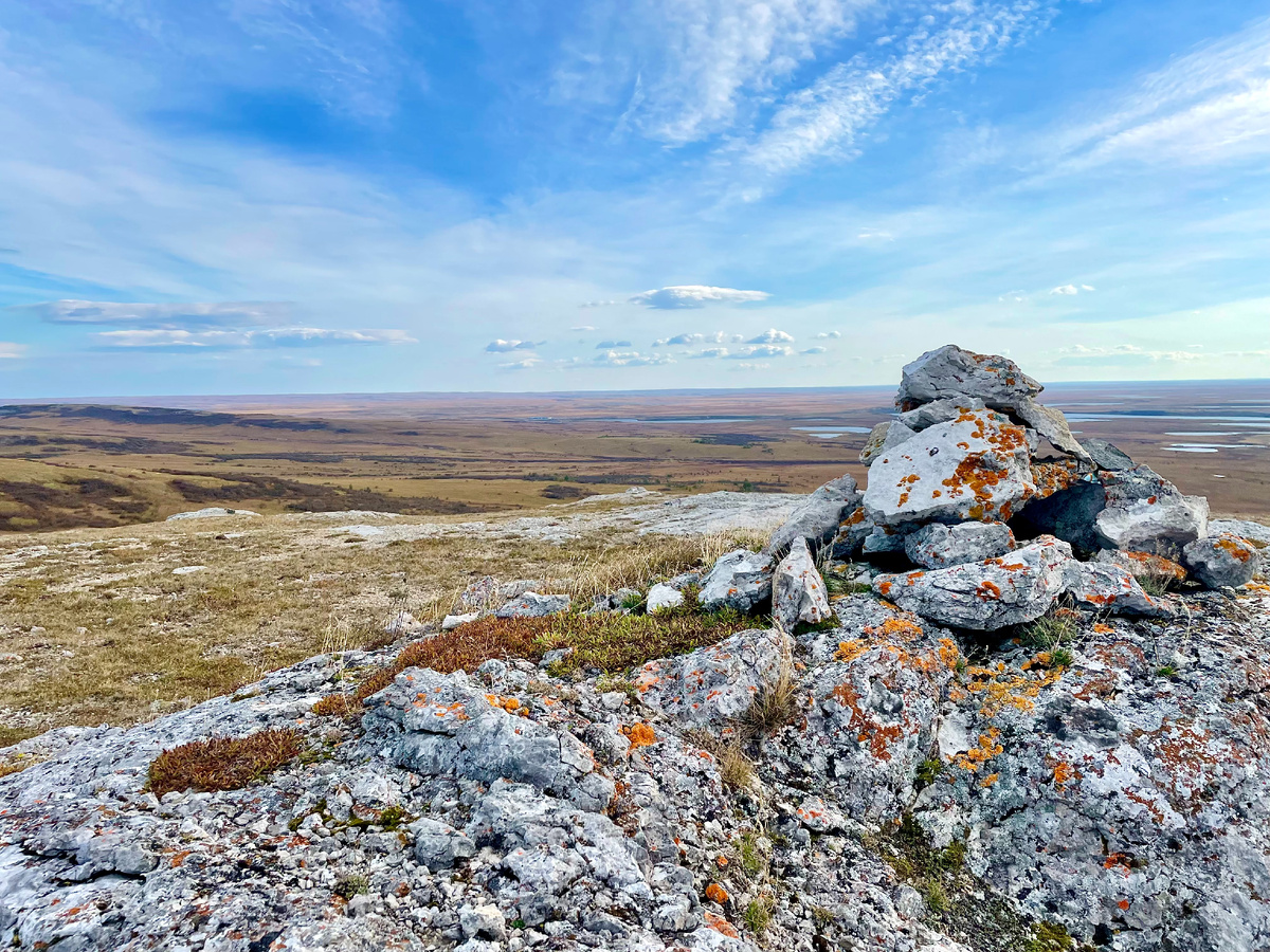 Сверху — только ветер и тишина. Янгана-Пэ с высоты, где тундра кажется картой.