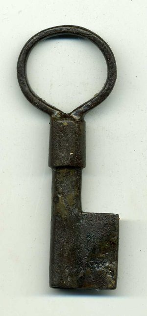 И раз был Гришка ключником, то вот ключ XVII века из собрания (©)
Государственного исторического музея.