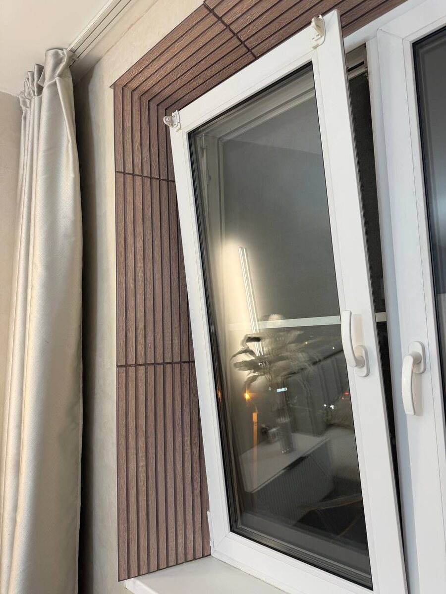 Оконные откосы с ПВХ-панелями Бук Энглера от бренда Центурион