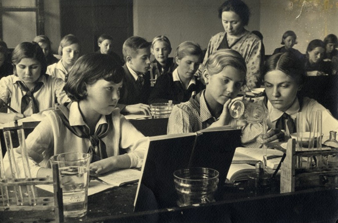 Урок химии. СССР, 1939 г.