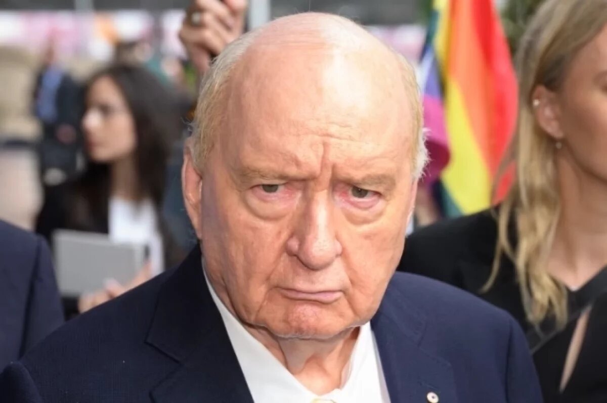    Ветерану телевидения Австралии выдвинули 44 обвинения в сексуальном насилии