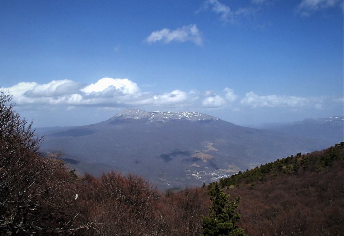 Вид Чатыр-Дага с перевала Дипло под Бабуганом