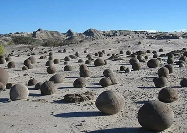 Шары на острове Чамп.