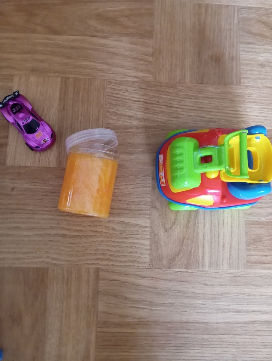 Марго обожает слаймы.