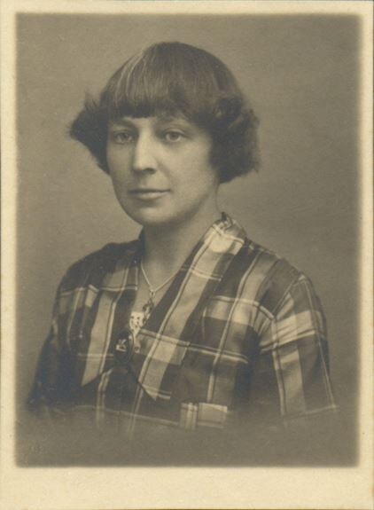 На илл.: Марина Цветаева в 1924 году. Прага