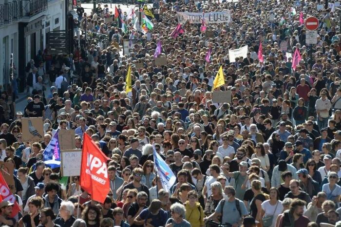 Акция протеста в Париже против мер жесткой экономии. Обложка © ТАСС / Mathieu Pattier