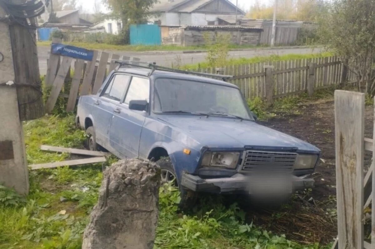    В Ачинске школьник сел за руль автомобиля матери и устроил ДТП