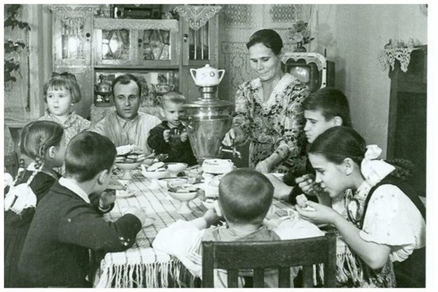 Советская семья. Фото из открытого доступа
