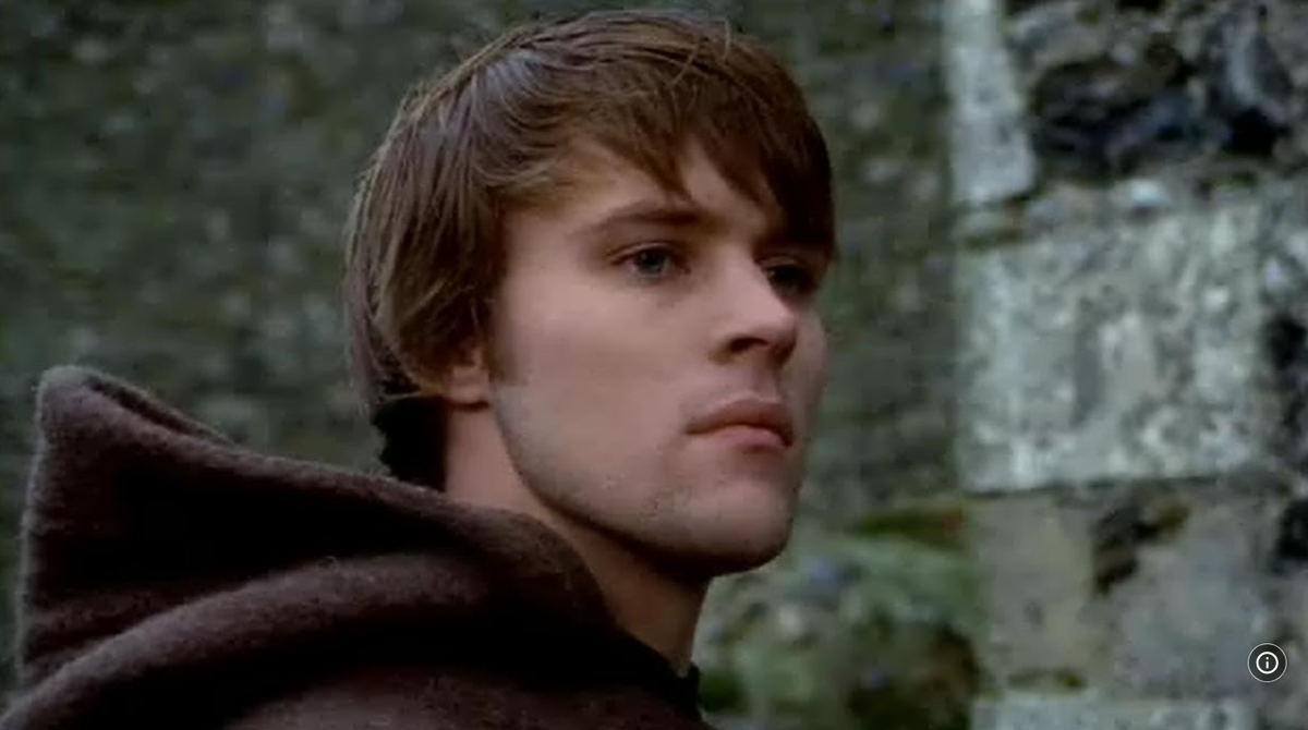 Симпатичный семинарист, который любит совершать заплывы голышом.