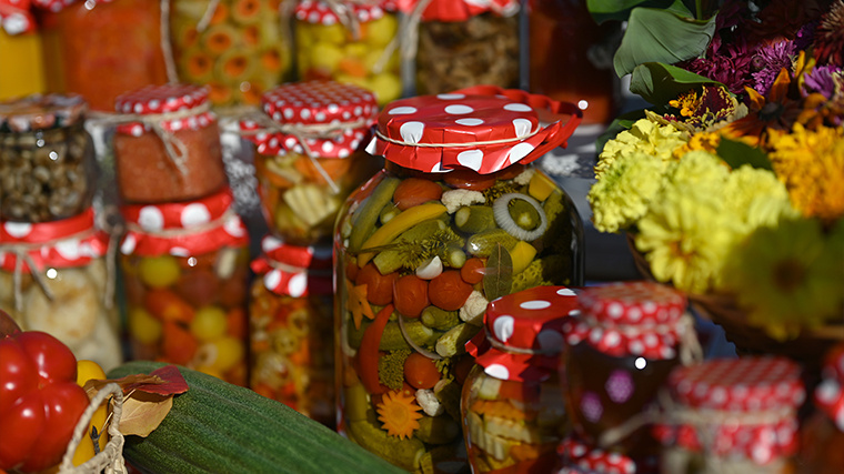    Чем опасны маринованные огурцы и помидоры? Фото: © РИА Новости/Алексей Мальгавко