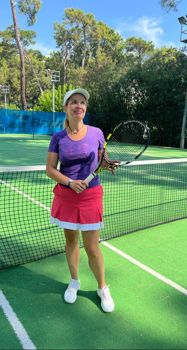 Пока на руки не жалуюсь, но спортом занимаюсь постоянно.