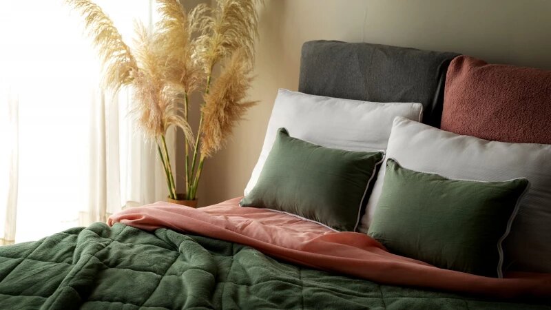     Кровать, спальня. Фото: ru.freepik.com, автор freepik.